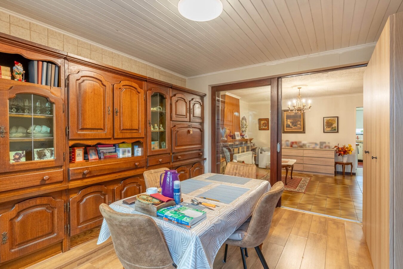 Ruime woning met 4 slaapkamers. 