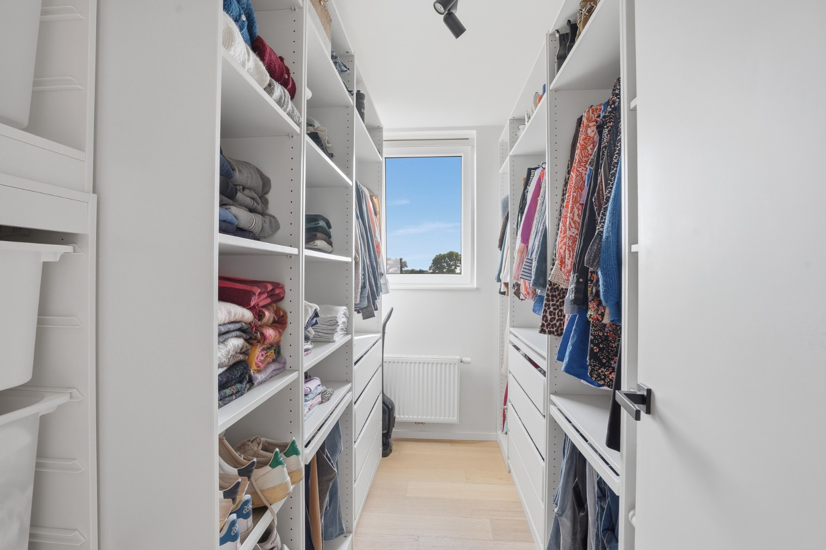 Prachtig instapklaar appartement met terras, groen zicht en autostaanplaats 