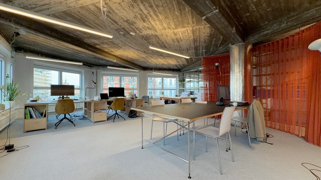 Ingedeelde kantoorruimte te huur in centrum Gent