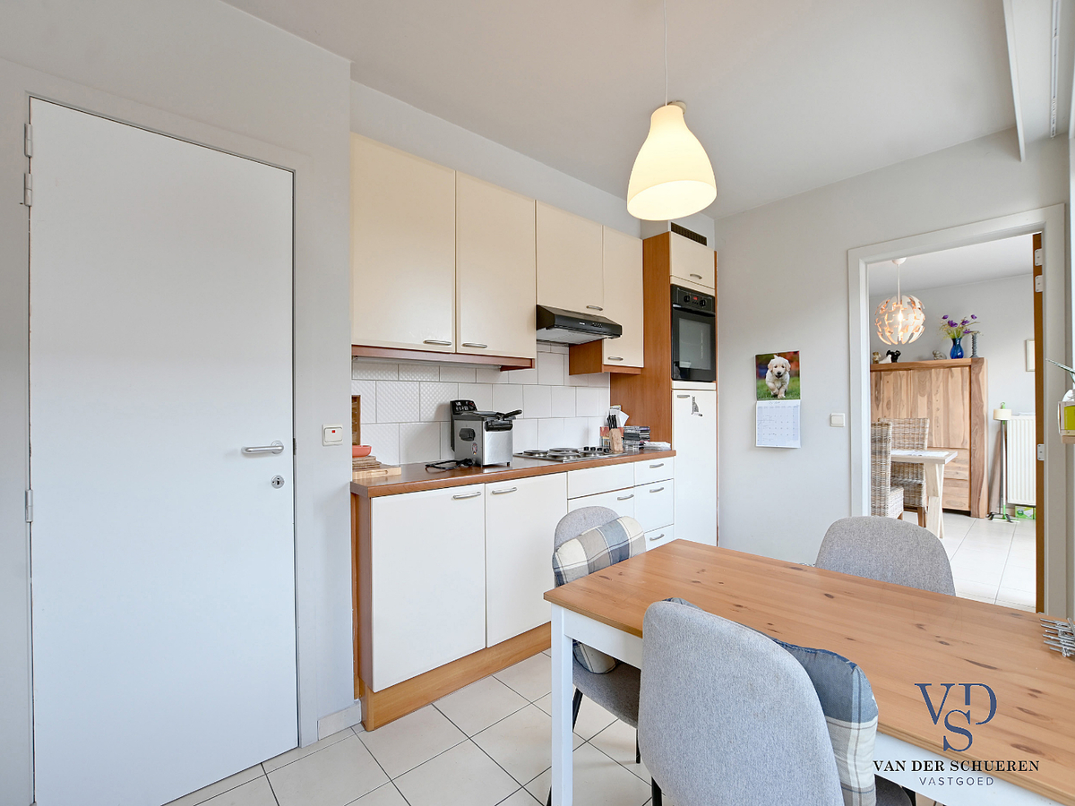 Tijdloos, ruim 1-slpk-appartement mét garagebox te centrum Gavere 