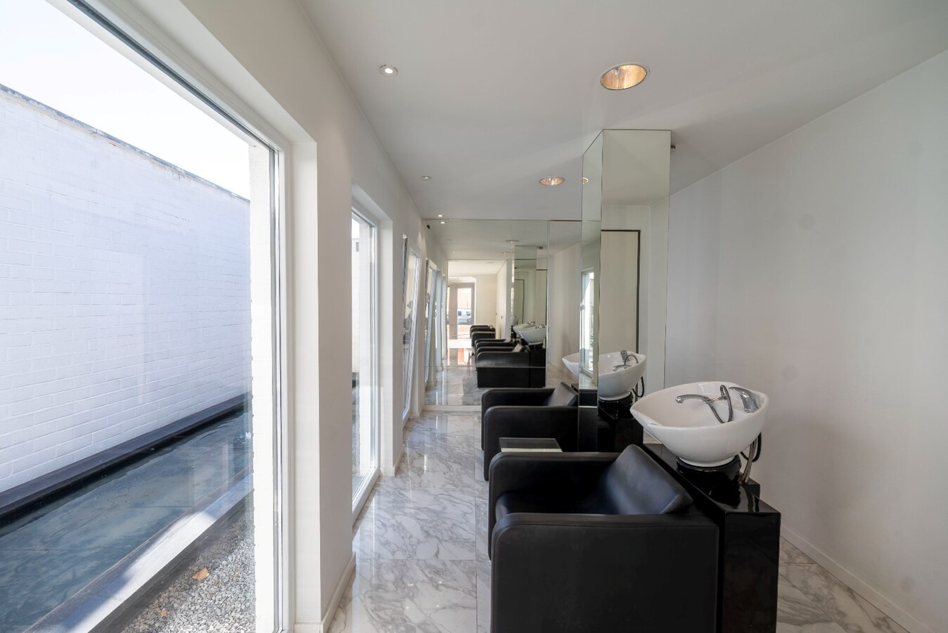 Woning of handelsruimte (combinatie mogelijk) met garage ! 