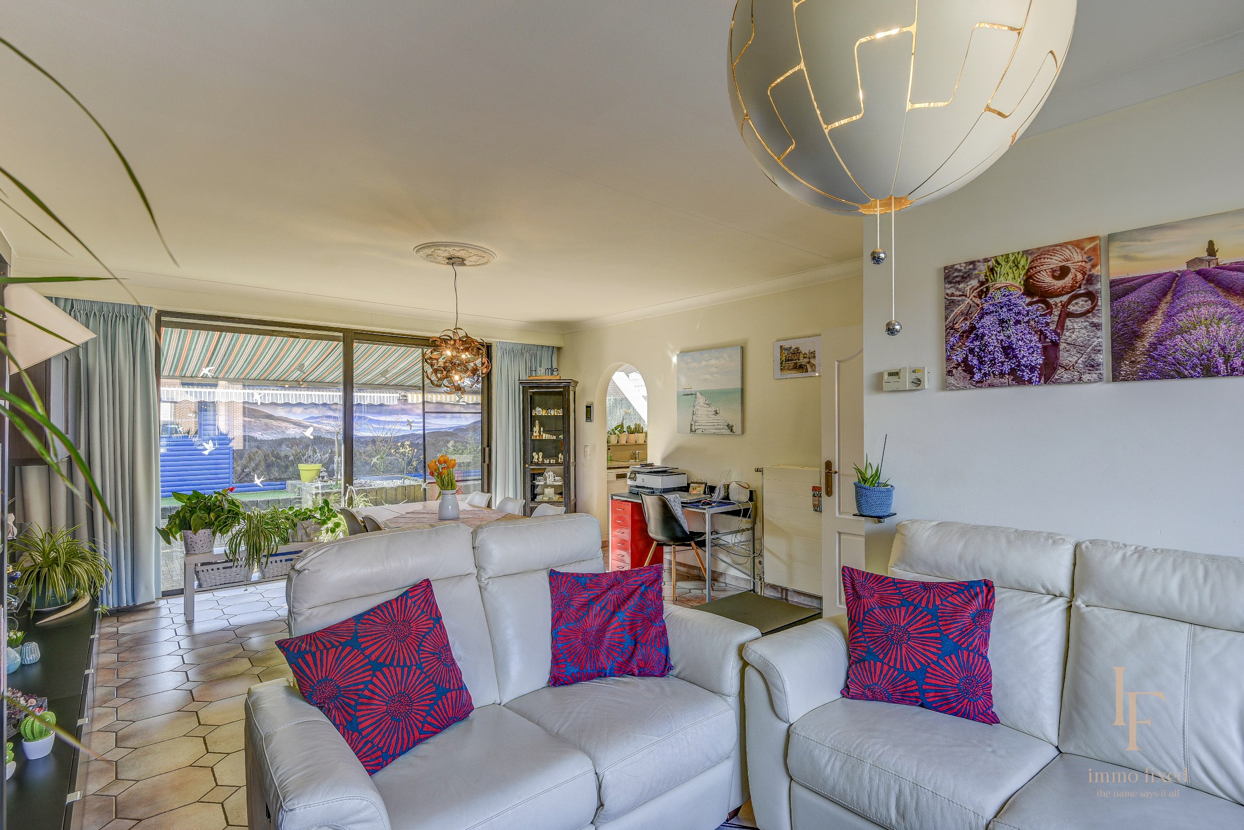 Charmante gezinswoning met groot terras en tal van mogelijkheden! 