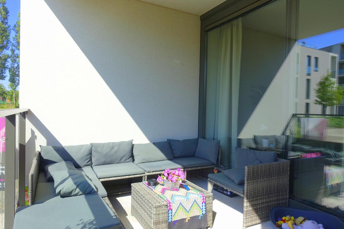 Lichtrijk appartement met terras 