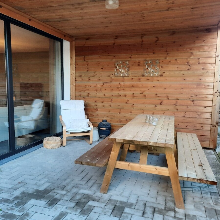 Recent, gelijkvloers appartement afgewerkt met hedendaagse materialen nabij Maaseik! 