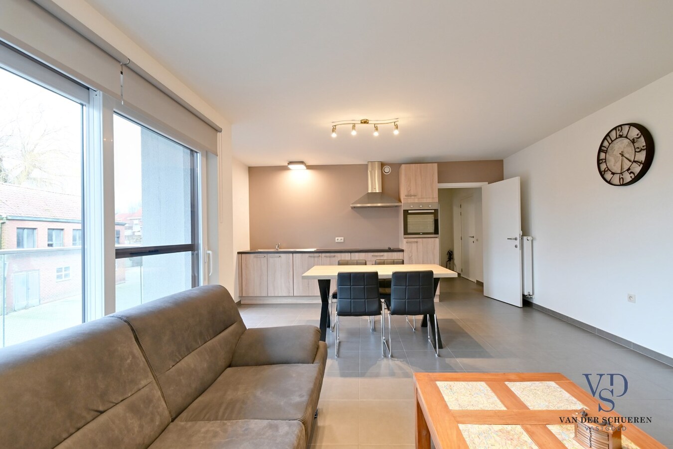 Ruime (!!) en recente assistentie-flat incl. overdekte staanplaats. 