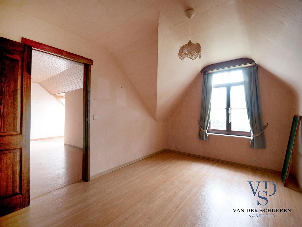 Degelijke villa op bijna 5000 m2 - exclusieve ligging nabij de Schelde in doodlopende straat ! 