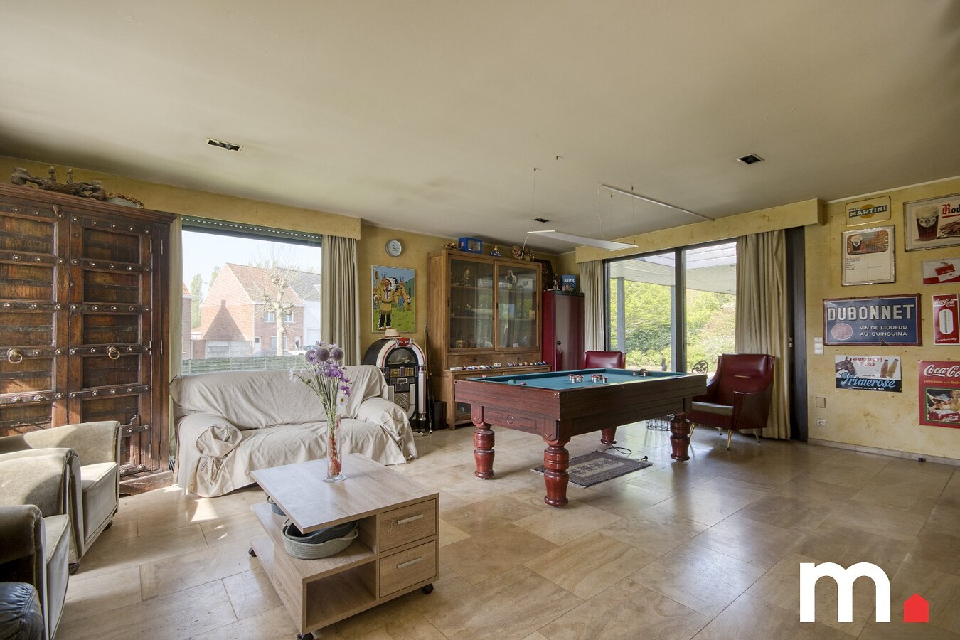 Unieke Villa te Roeselare op 2258m² met 28 zonnepanelen en 432m² bewoonbare oppervlakte! 