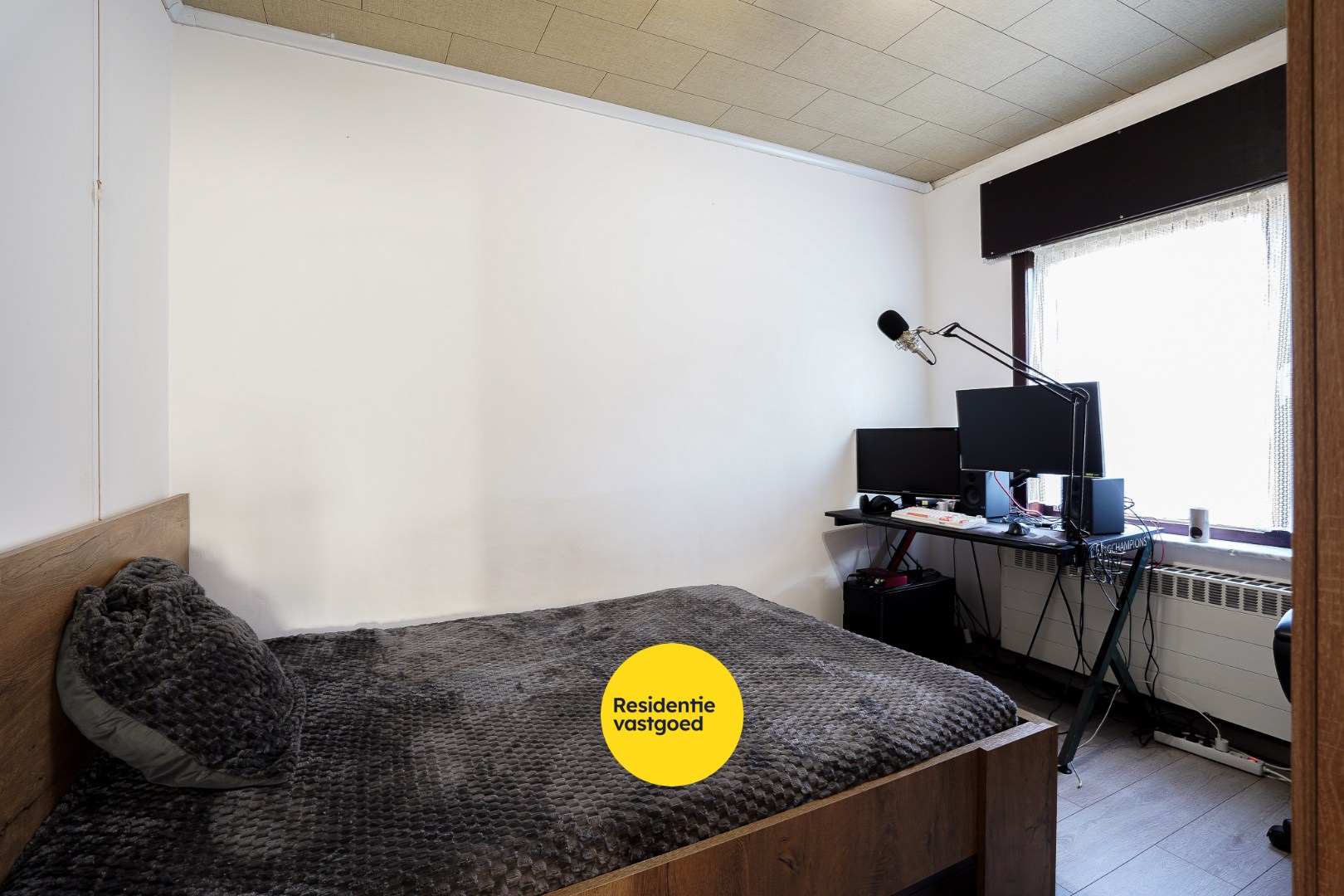 Woning met 5 slaapkamers in het centrum van Eernegem 