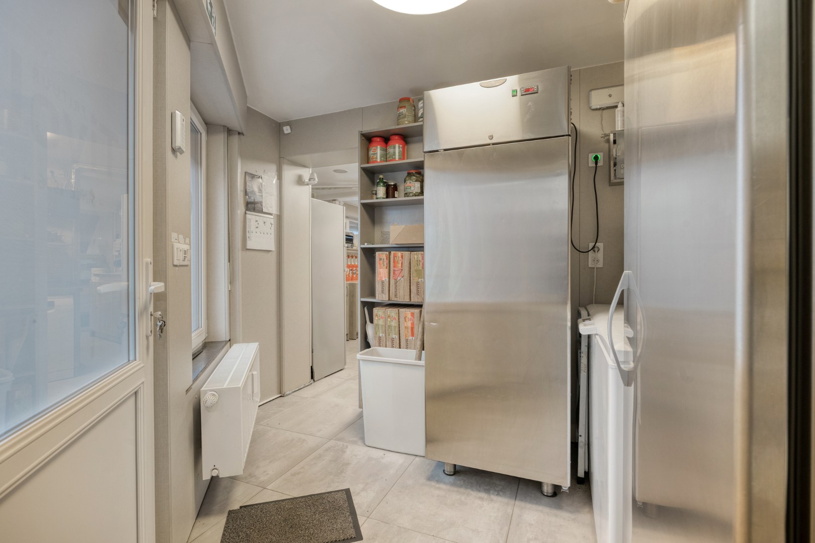 Opbrengsteigendom met handelspand en 3 appartementen te koop in Heverlee op een super ligging! 