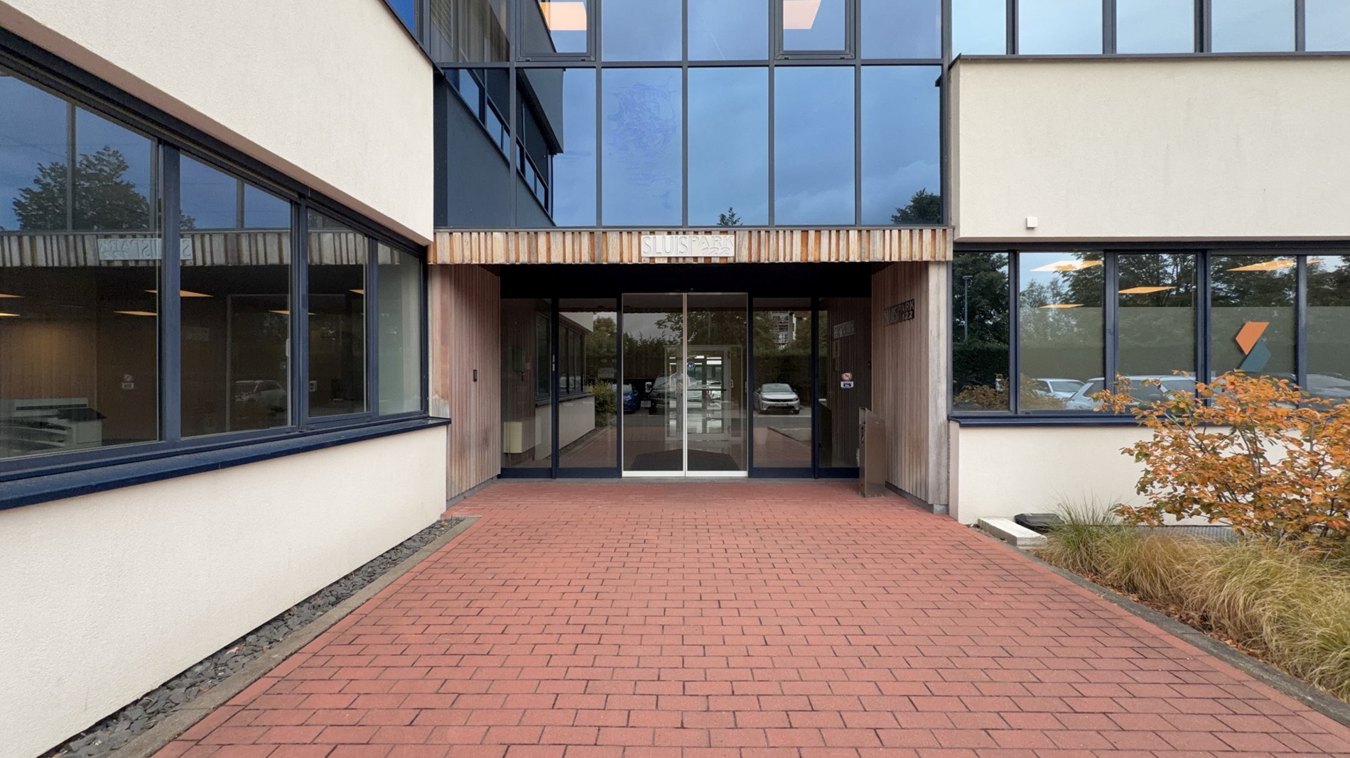 Kantoorruimte te huur in Sluispark aan R4 in Merelbeke
