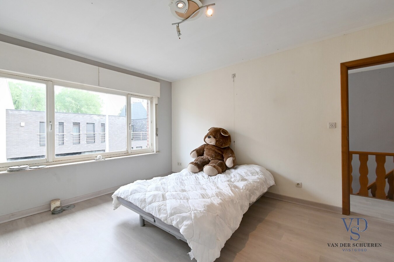 Bijzonder ruime, praktisch ingedeelde rijwoning 