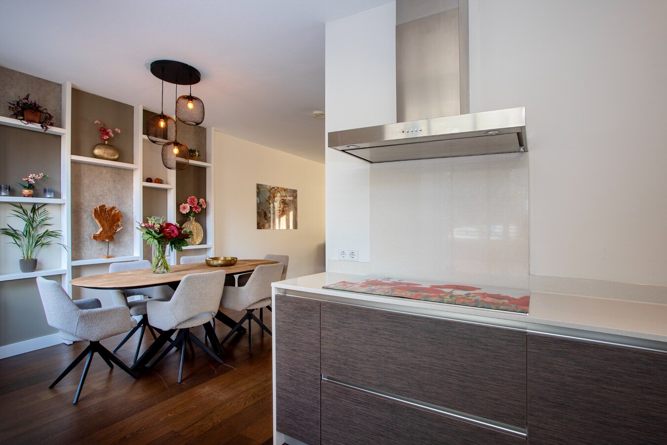 Zeer ruime hoekwoning met volop leefruimte en groen uitzicht in kindvriendelijke wijk! 