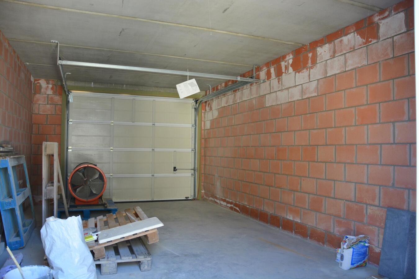 Half-open nieuwbouwwoning met zonnige tuin 