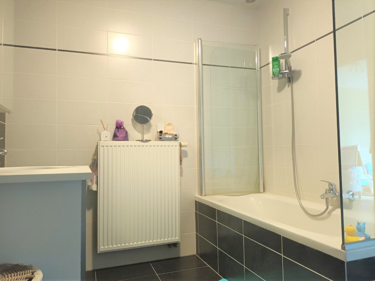 Gunstig gelegen duplex in het centrum van Kermt. 