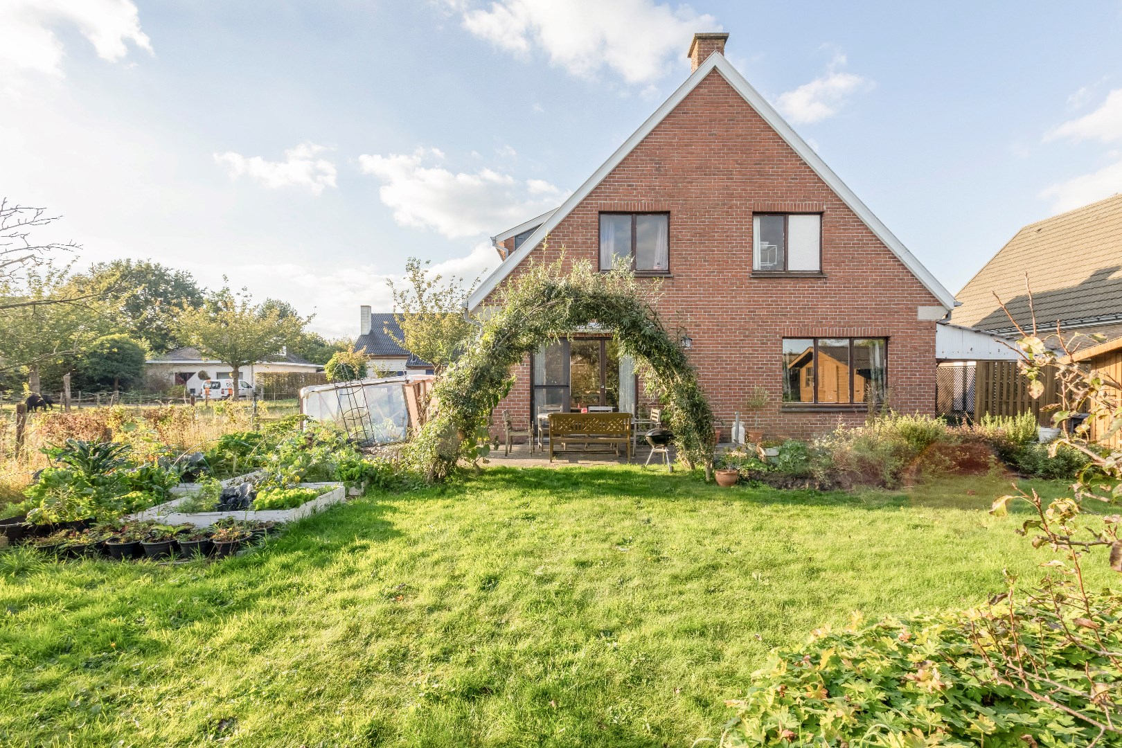 Ruime open bebouwing nabij het centrum van de Pinte 