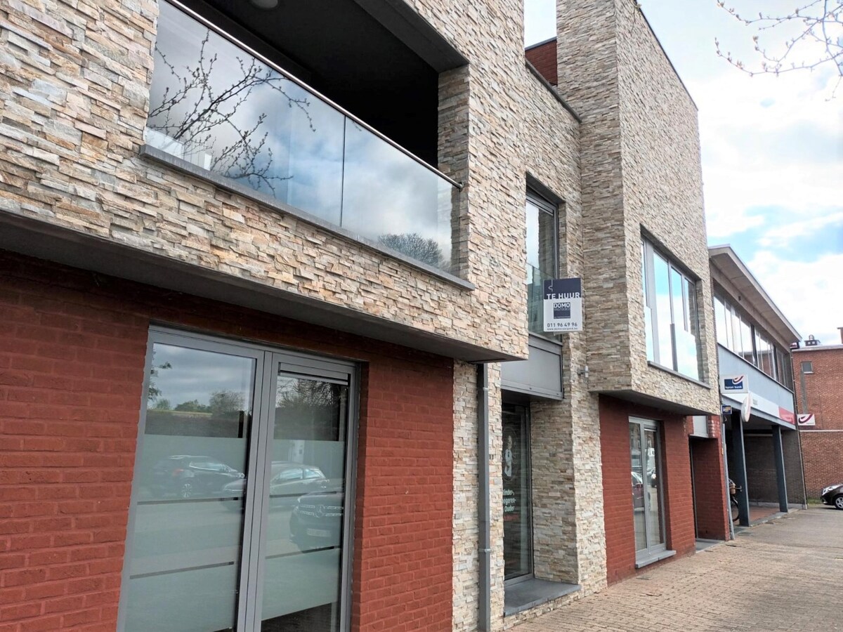 Gunstig gelegen duplex in het centrum van Kermt. 