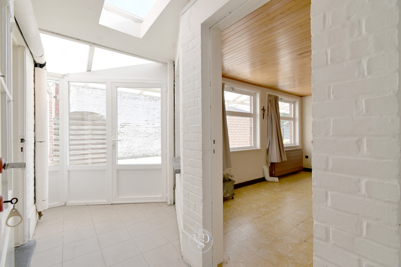Degelijke woning met mogelijkheden, nabij centrum Zingem. 