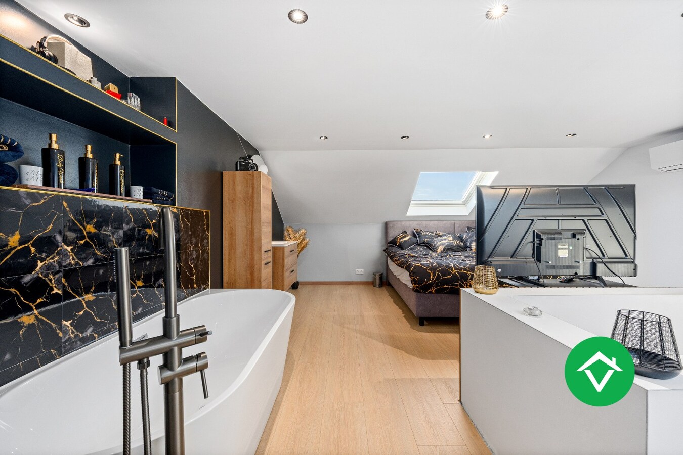 Instapklare nieuwbouwwoning met 5 slaapkamers en zonneterrassen op topligging in Eernegem 