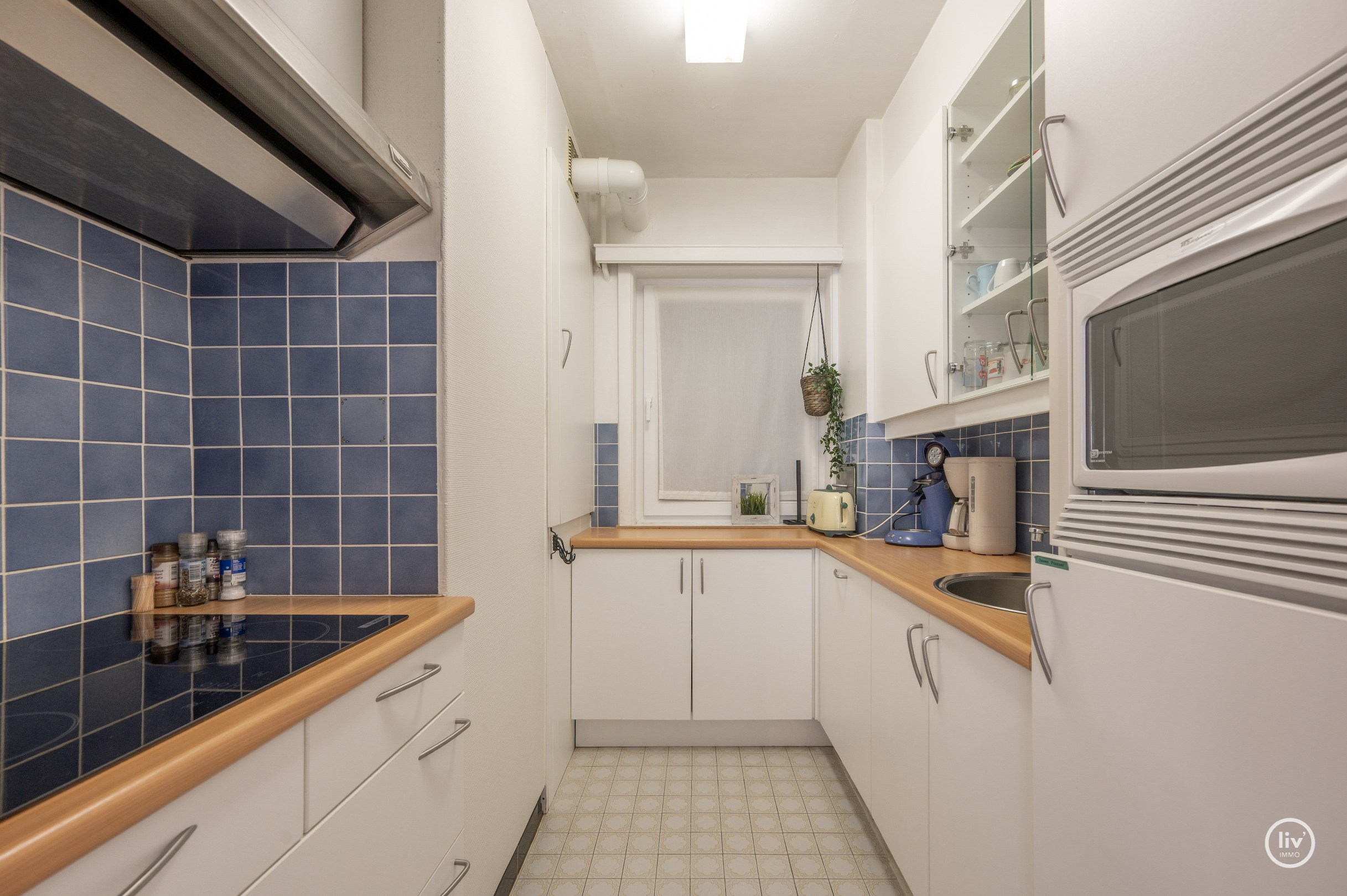 Instapklaar appartement met 2 slaapkamers nabij strand en Lippenslaan te Knokke. 