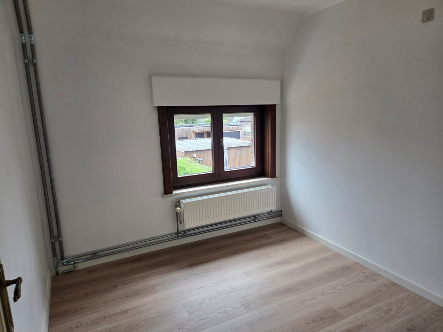 Rustig gelegen, recent gerenoveerde halfopen woning 
