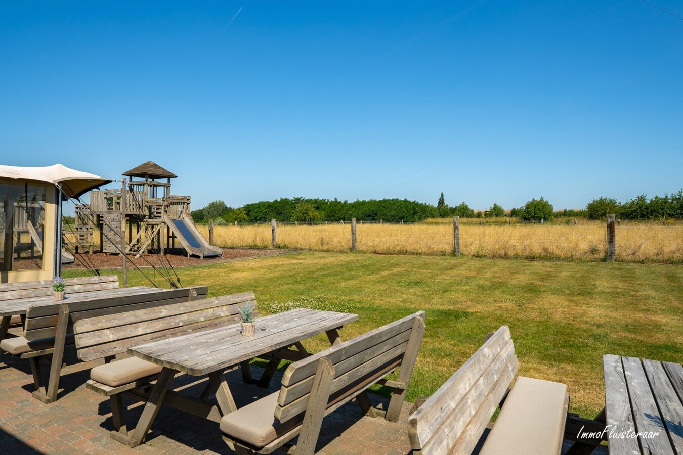 Unieke eigendom met paardenaccommodatie op 33.647 m² in Menen 