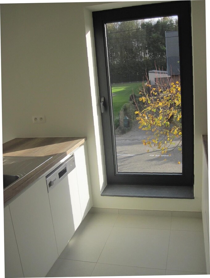 Eigentijds duplex-appartement. Geen vaste kosten !! 