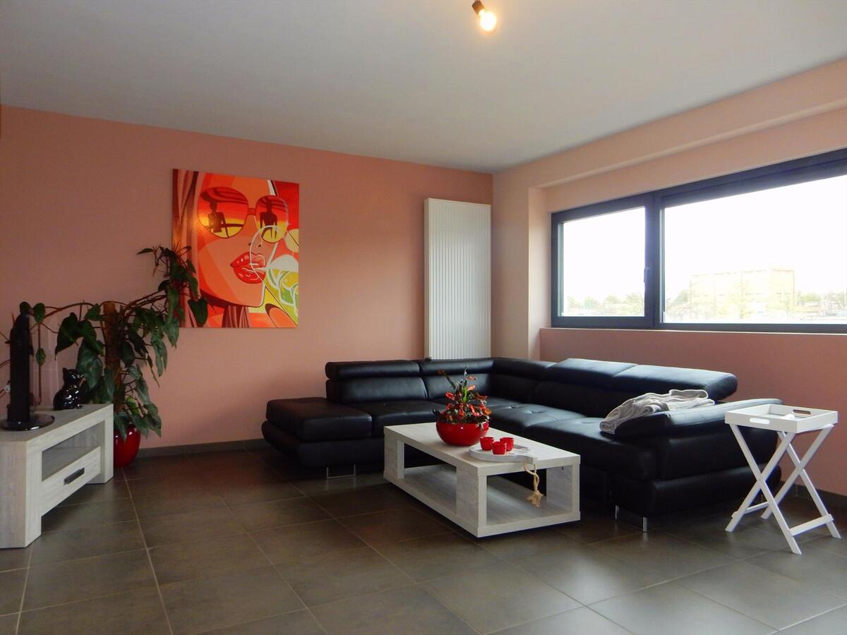 Vernieuwd appartement met 2 slpk 