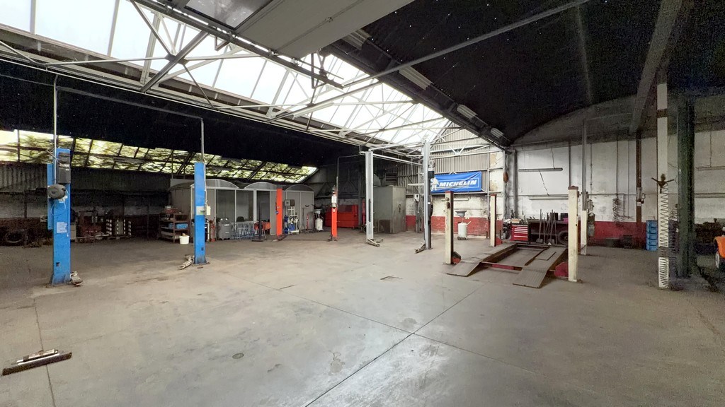 Showroom met magazijn te huur aan het Handelsdok in Gent