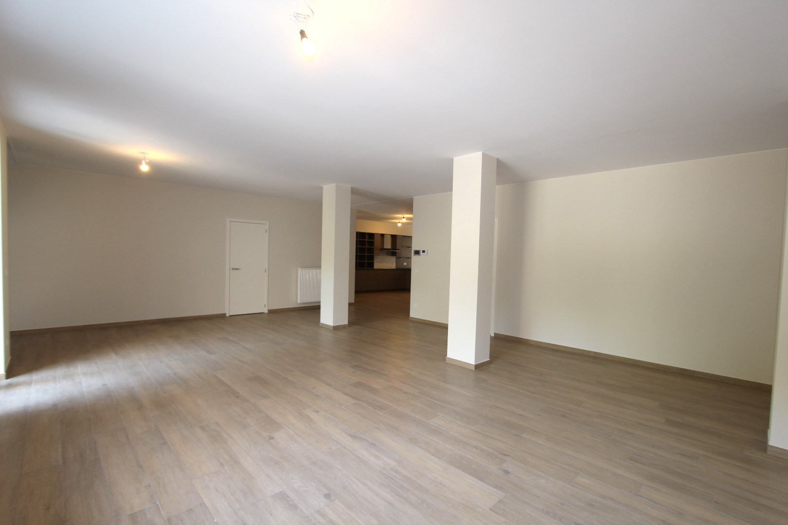 LUXE APPARTEMENT MET GROOT TERRAS - GELIJKVLOERS 