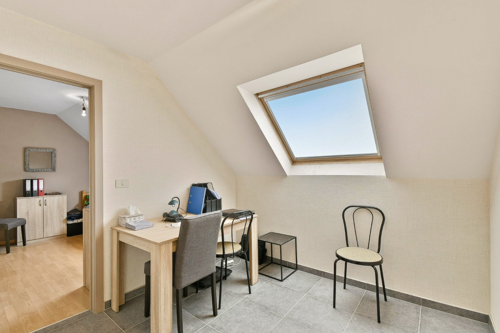 Duplex-appartement in rustige residentie met twee slaapkamers en terras 