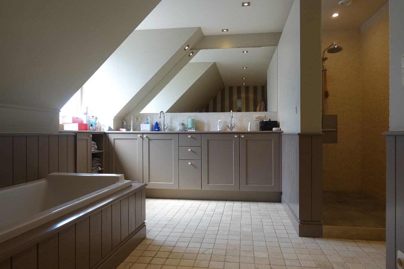 Prachtige villa met 4 slaapkamers te Zerkegem 