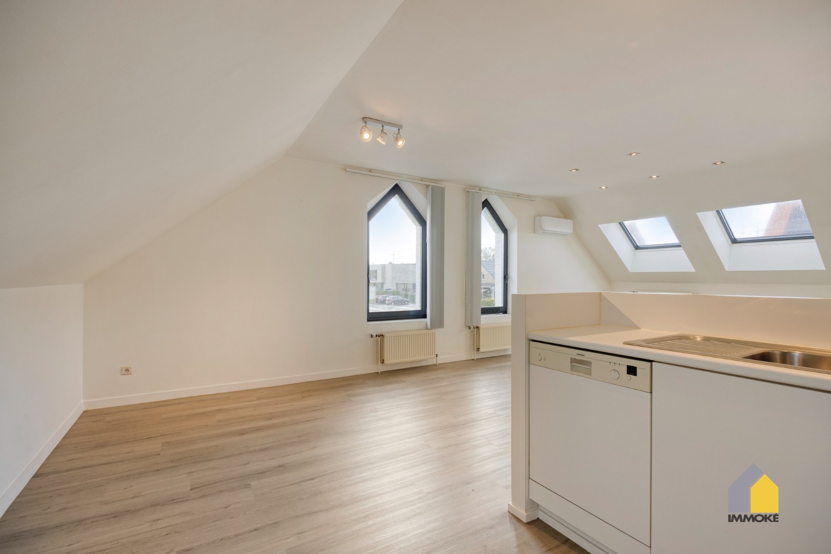 Modern appartement met 2 slpks en parking. 