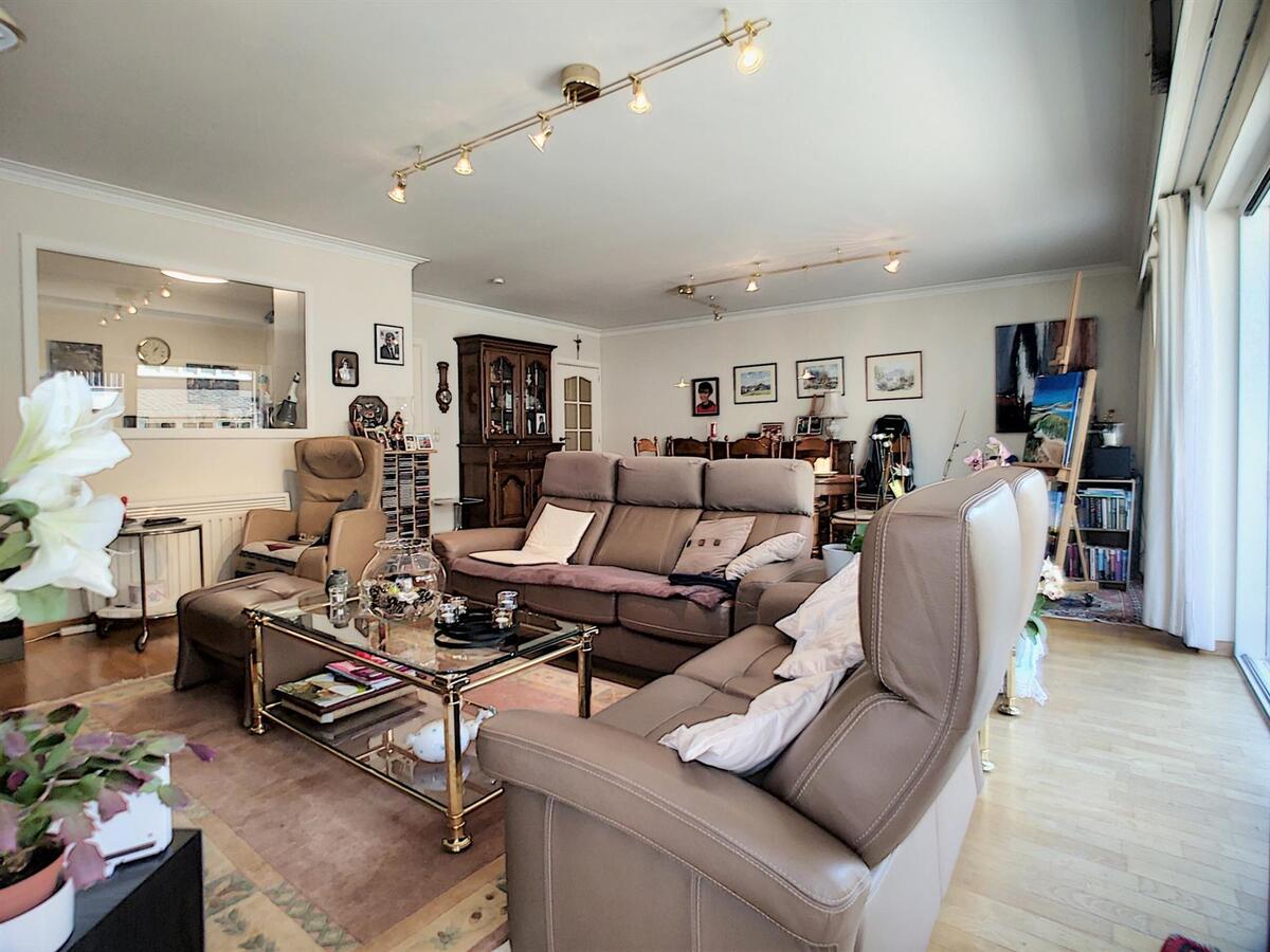 Uitzonderlijk ruim hoekappartement met drie slaapkamers en enorm zonneterras - Heist 