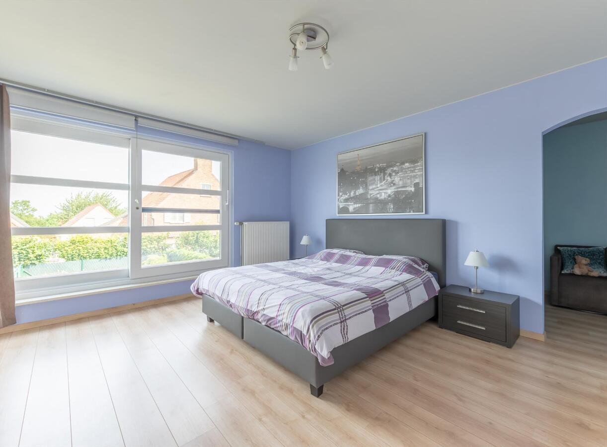 Zeer ruime woning met bijzonder veel licht én luxe  !    IDEAAL VOOR GROOT GEZIN !! 