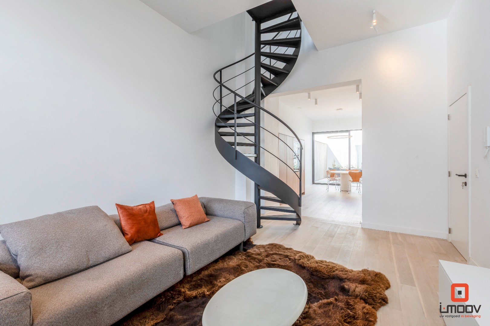 Instapklare tweeslaapkamer duplex met groot terras in de Nieuwpoortsesteenweg, Oostende 