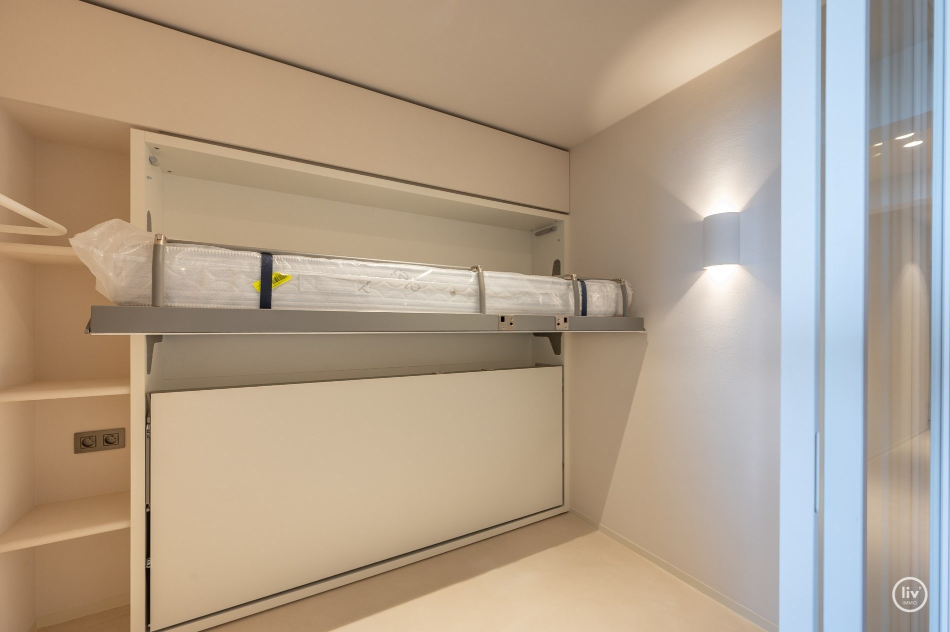 Appartement exceptionnellement rénové avec une largeur de façade impressionnante sur la digue - Knokke 