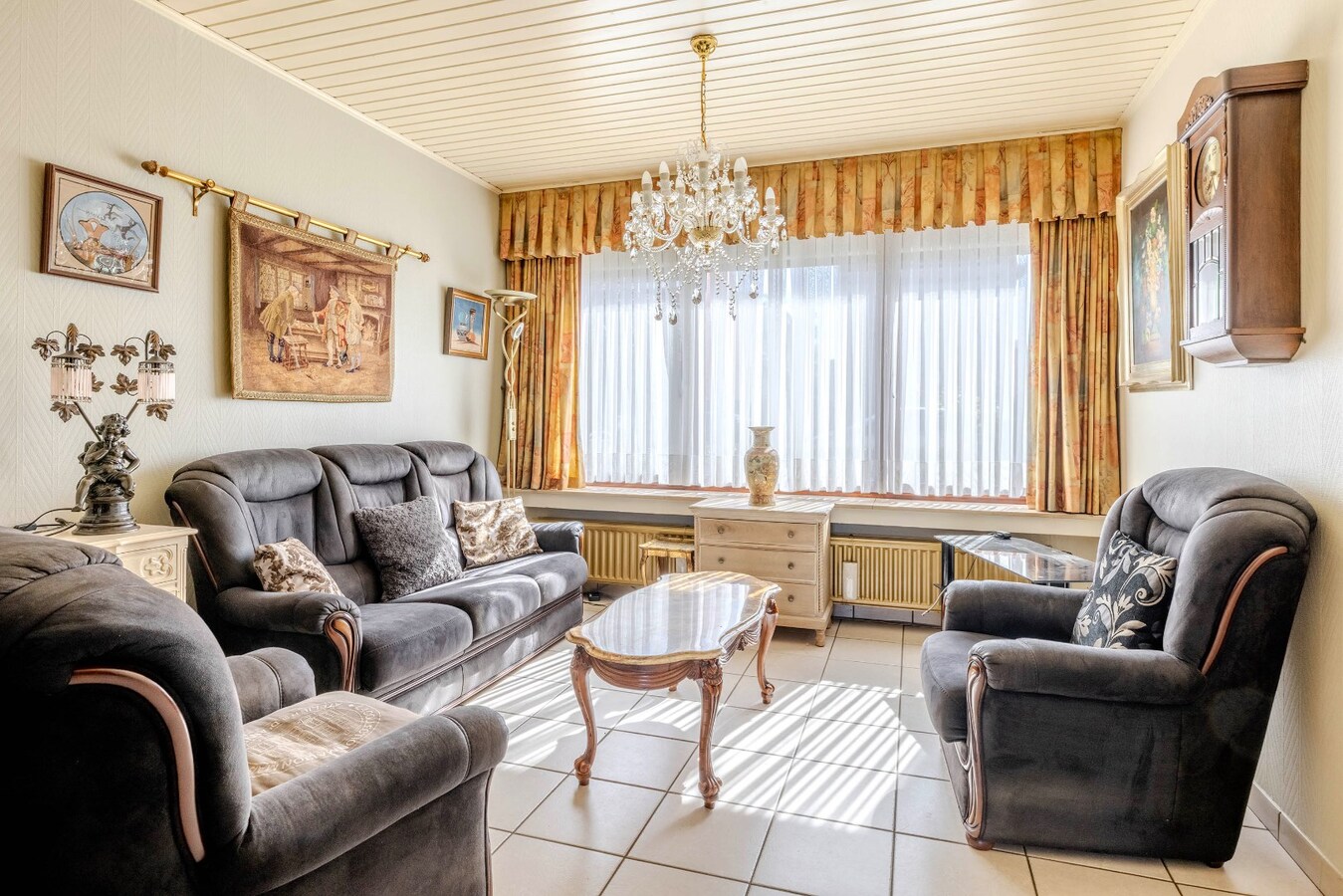 Gezinswoning met 3 slks - tuin - toplocatie. 