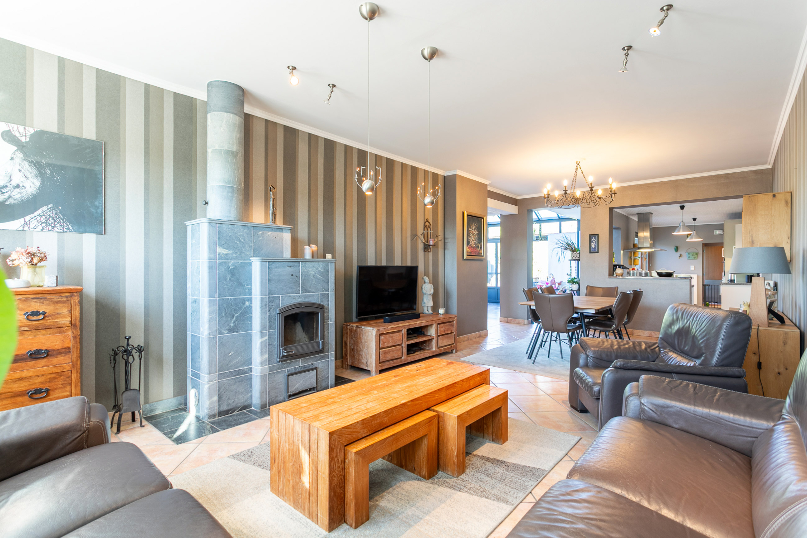 Instapklare driegevelwoning met 4 slpk te Lembeek 