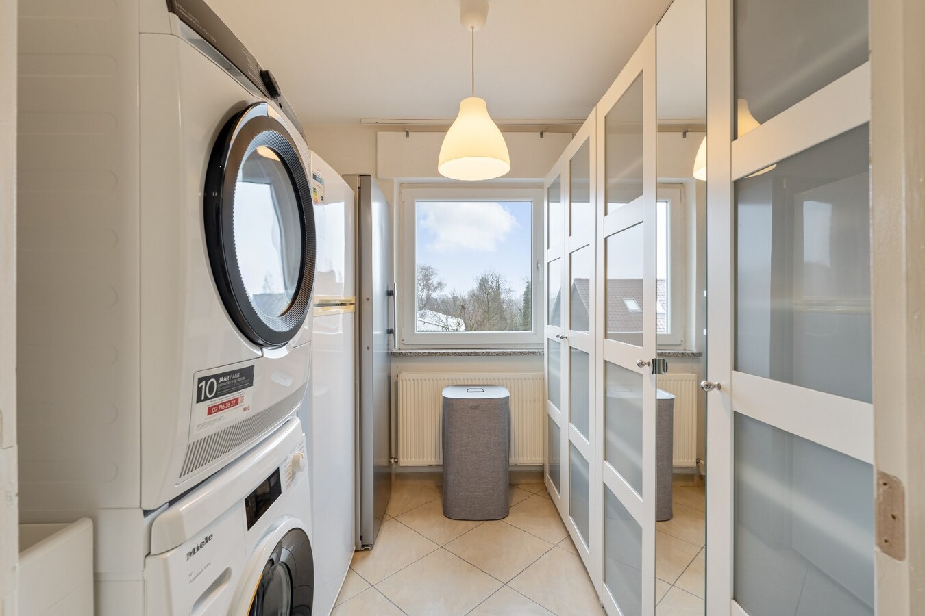 Ruim energiezuinig duplexappartement (146 m²) -  kwaliteitslabel B -  3 slaapkamers, terras en private buitenparking. 