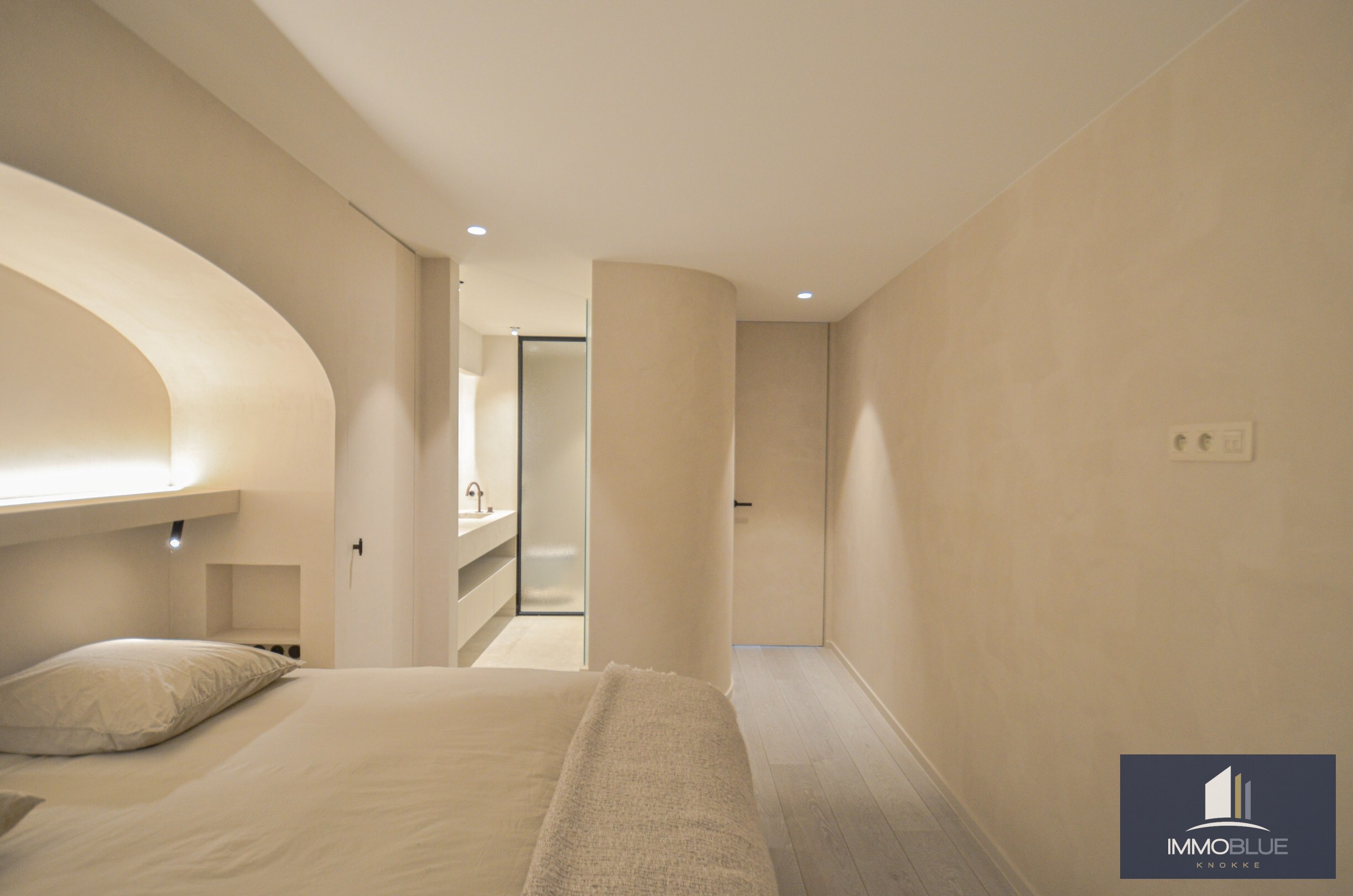 Appartement exceptionnel avec vue frontale sur la mer et une façade d’environ 11,5 mètres, situé au Zoute. 