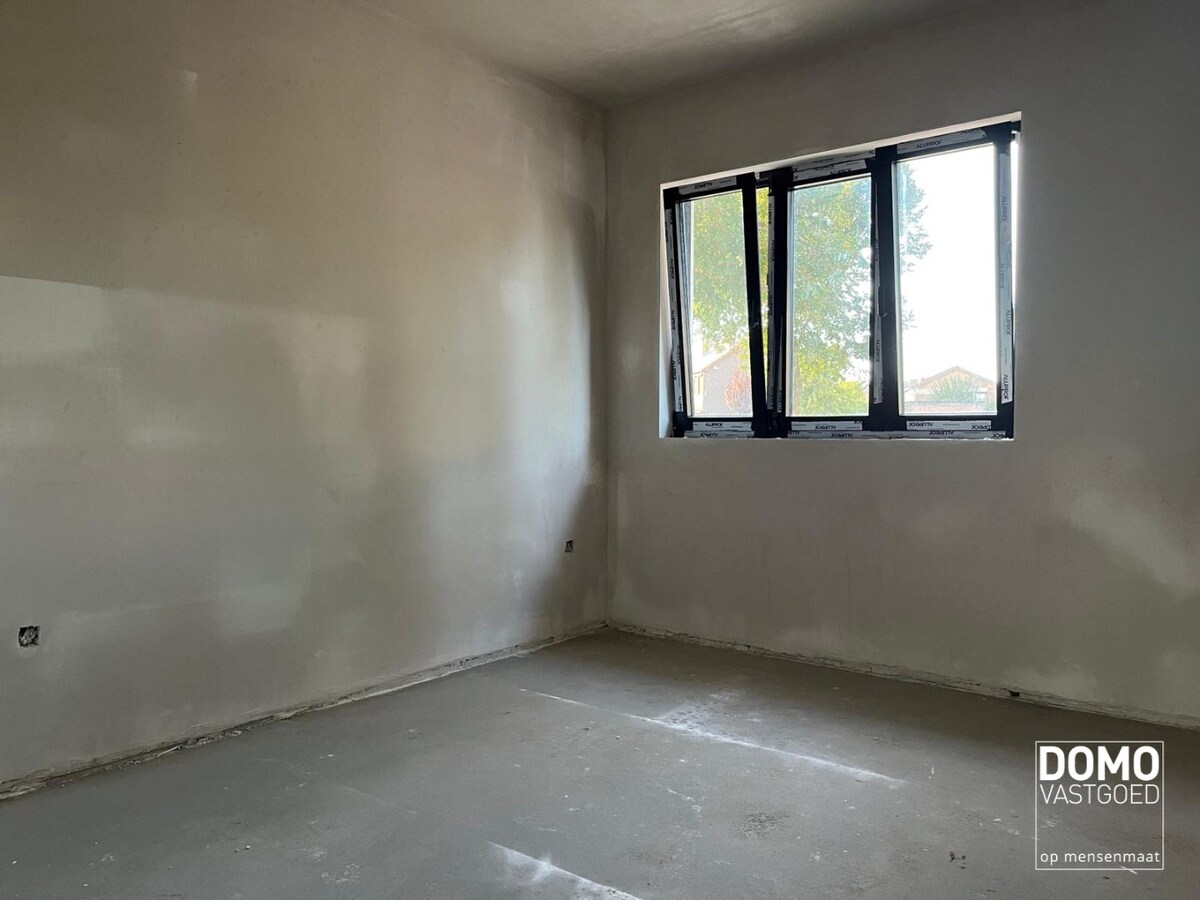 GELIJKVLOERS NIEUWBOUWAPPARTEMENT MET TUIN IN HASSELT 