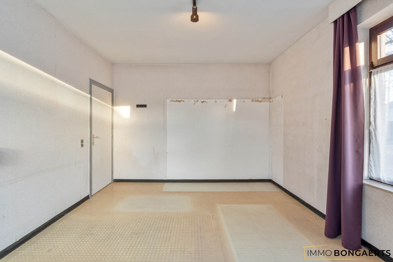 Gelijkvloerse woning met polyvalent bijgebouw 