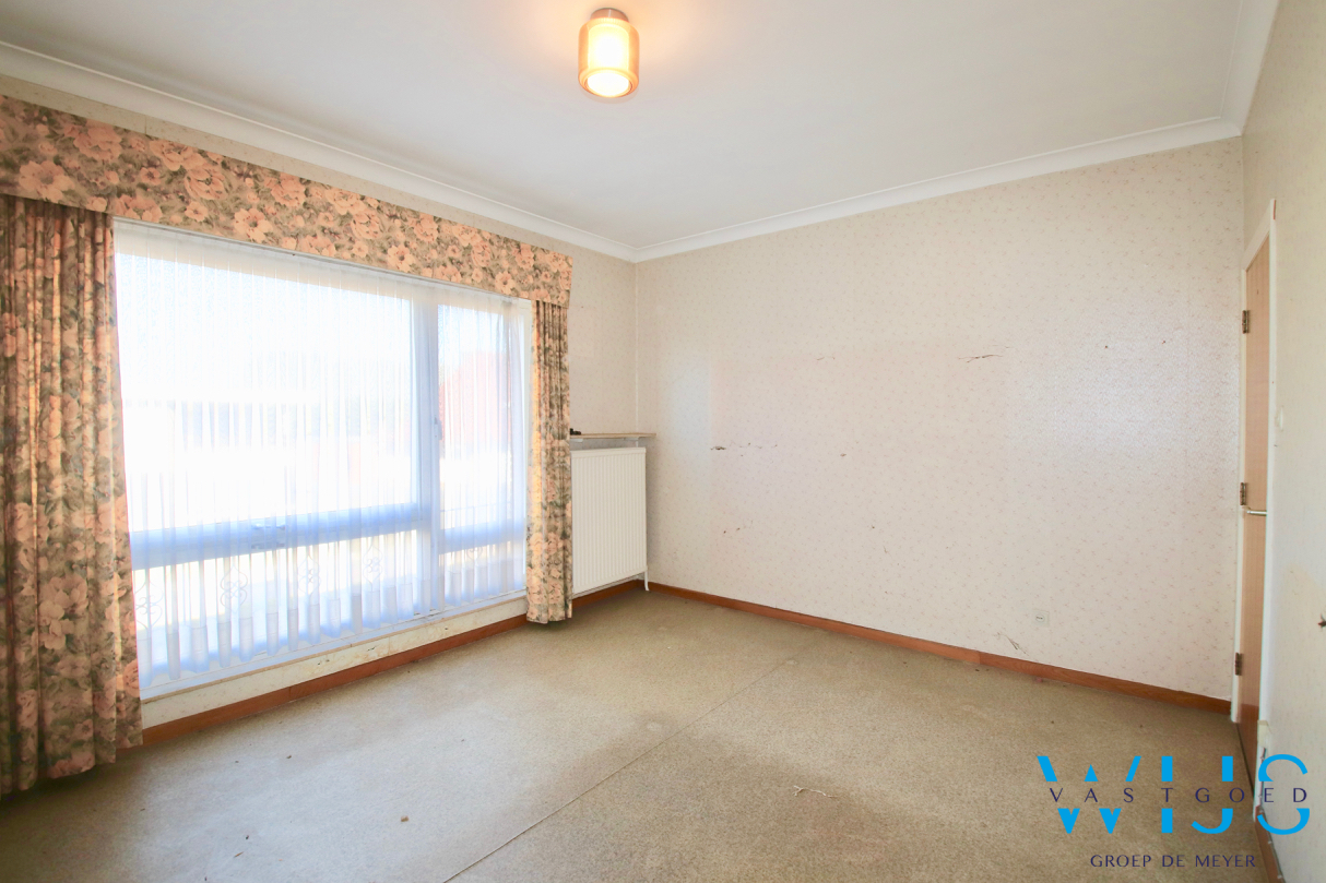 Te renoveren gezinswoning op een zonnig perceel van 1184m² te Wachtebeke ! 