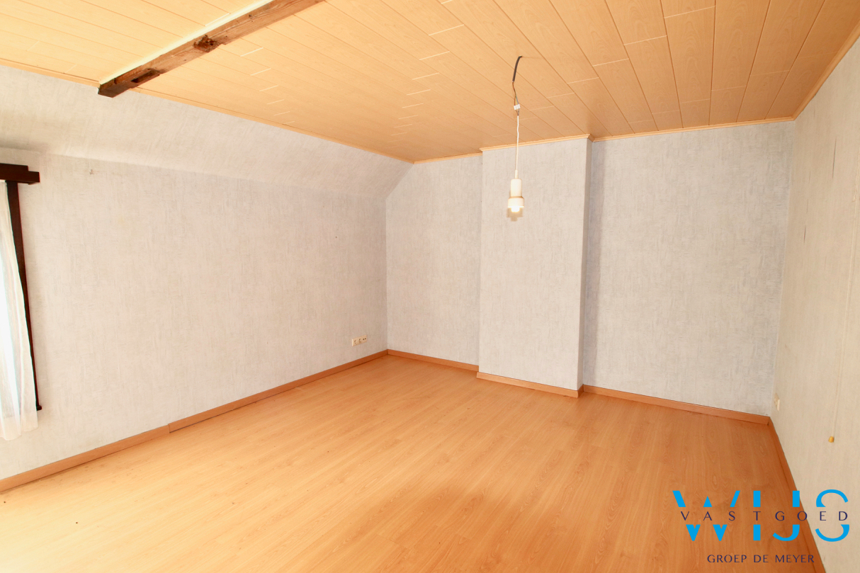 Op te frissen woonhuis op een mooi perceel te Ertvelde ! 