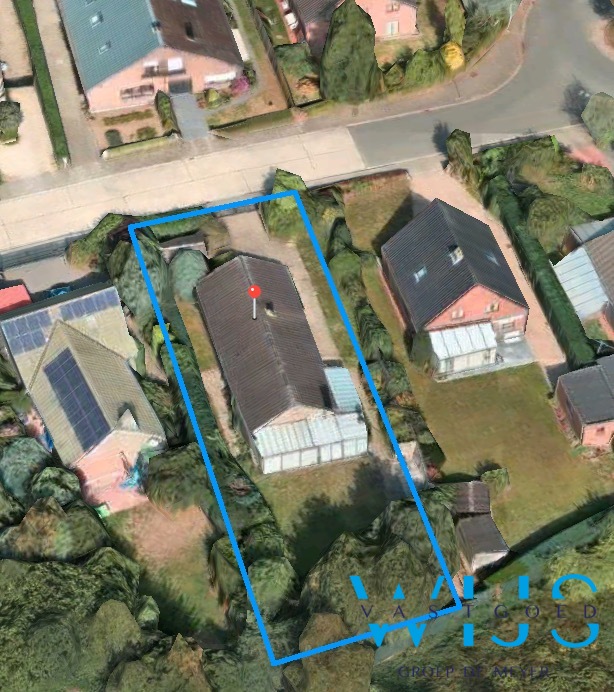 Op te frissen bungalow op een prachtig perceel van 960 vierkante meter te Oostakker ! 