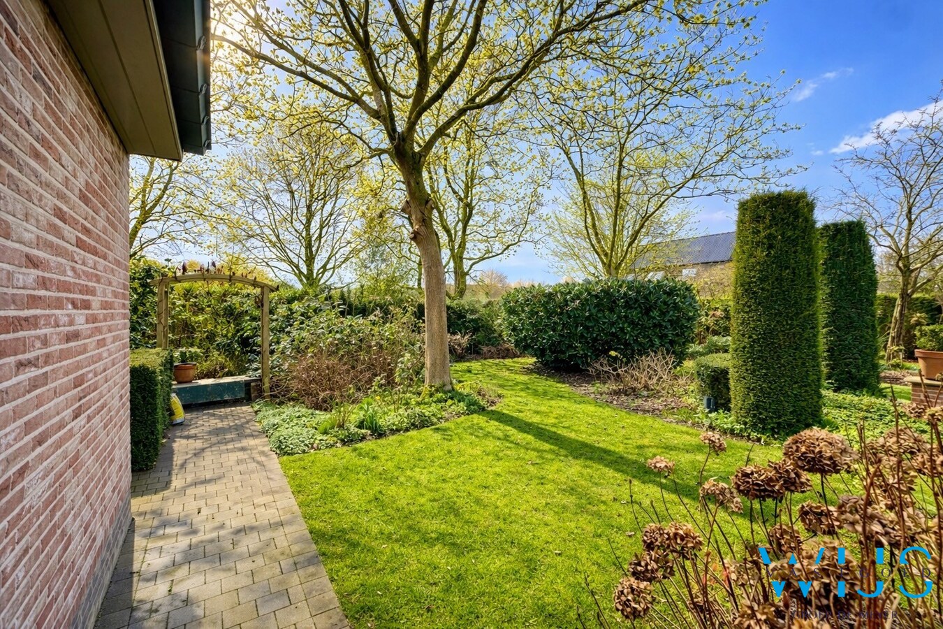 Instapklare open bebouwing met prachtige tuin op 1.220 m² in rustige woonwijk 