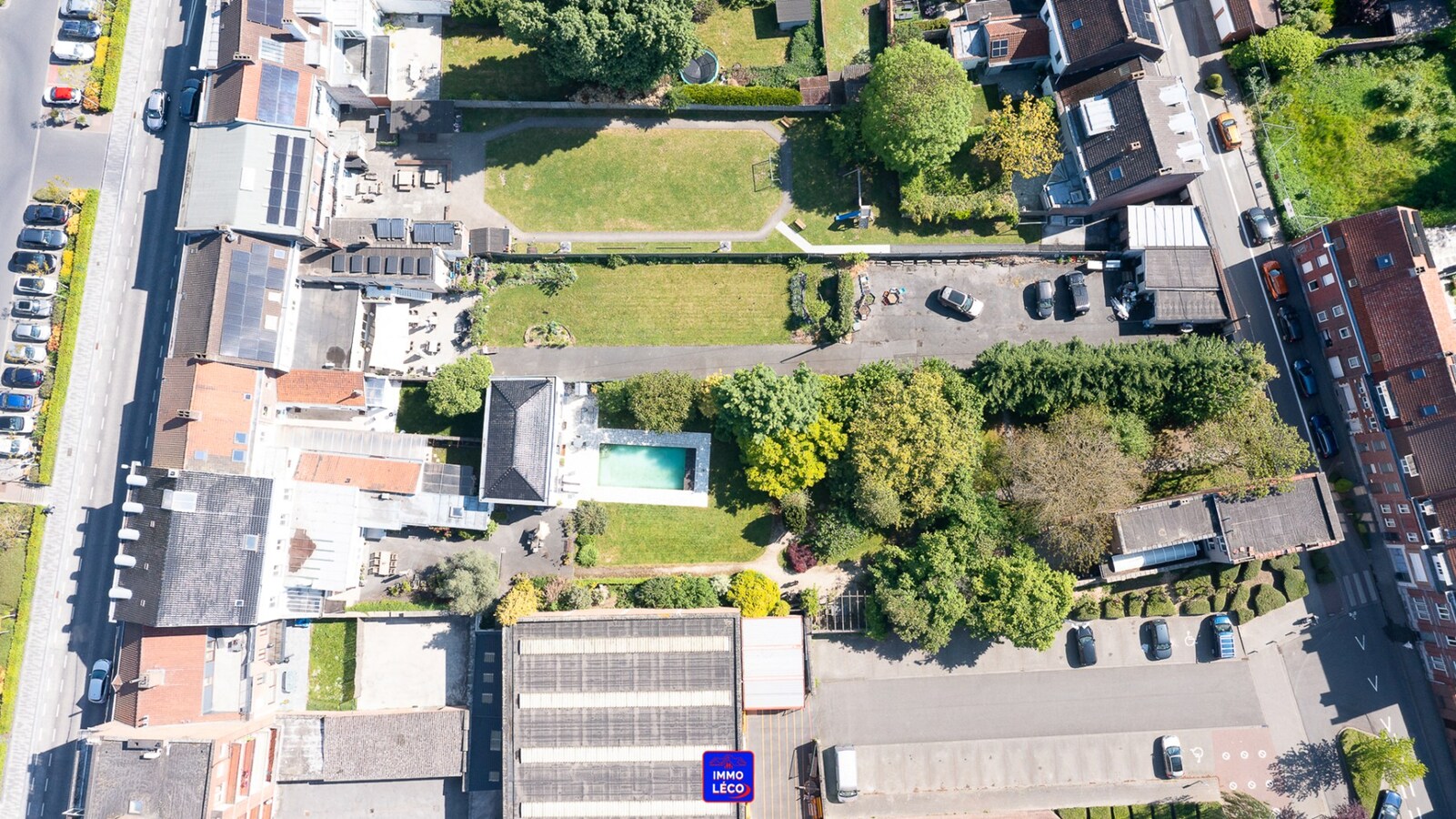 Maison de Maître chargée d'histoire, une propriété unique dans le centre-ville ! 