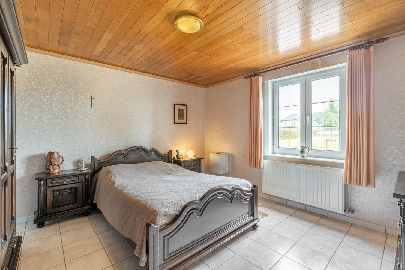 Vrijstaande, gelijkvloerse gezinswoning gelegen op een perceel van 6a18ca op een rustige locatie nabij het centrum van Neeroeteren! 