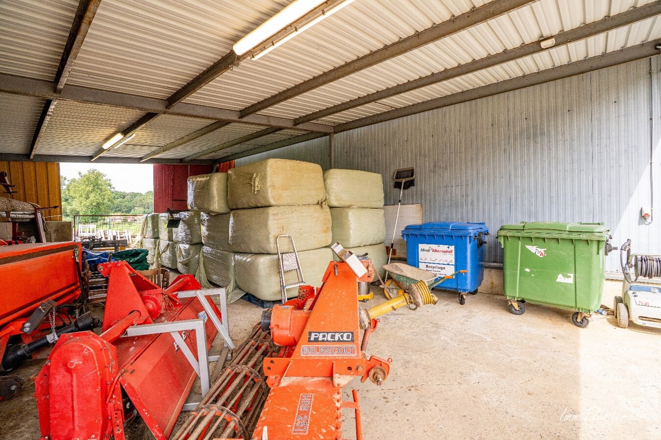 Woning met paardenstallen en loods op ca. 50 are te Rillaar 