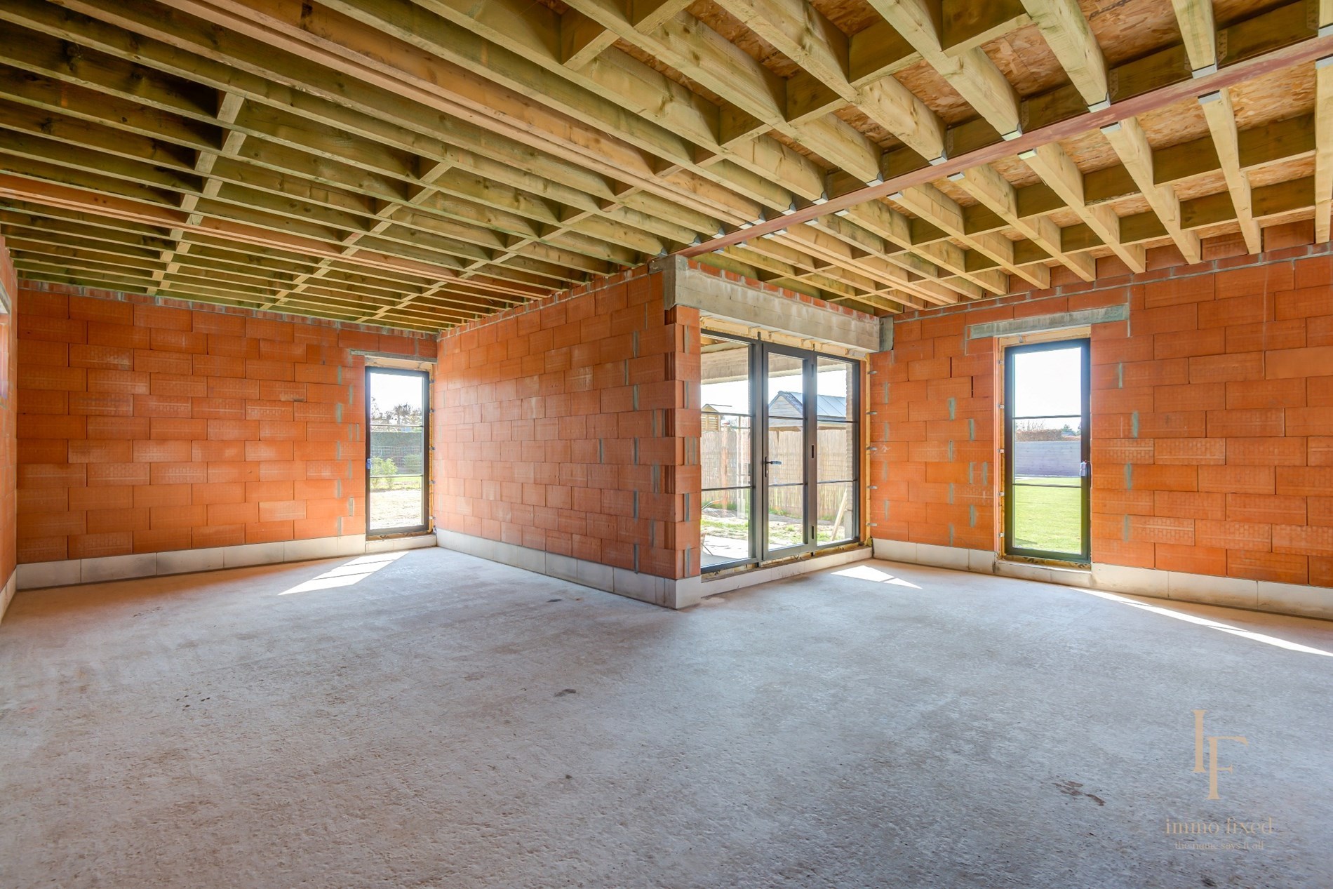 Een langgevelhoeve met bijgebouw! 